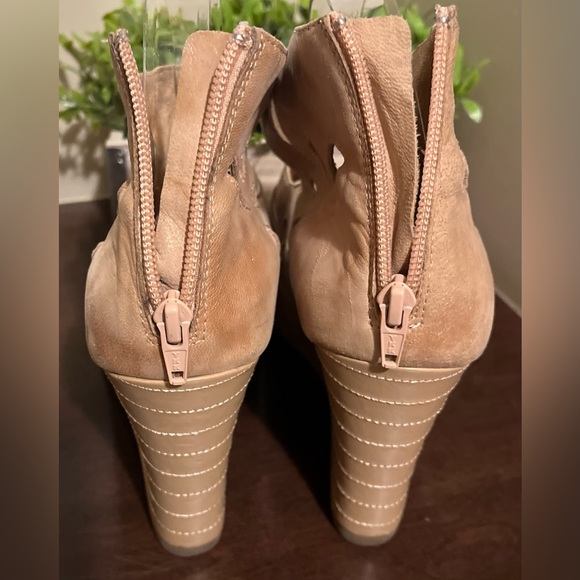 MIZ MOOZ Taupe Leather Tino Cutout Wedge Size 10 - Picture 13 of 16